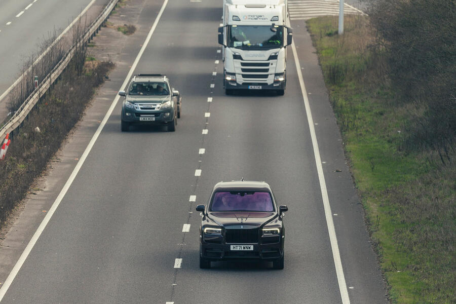 90 Rolls royce cullinan black badge above