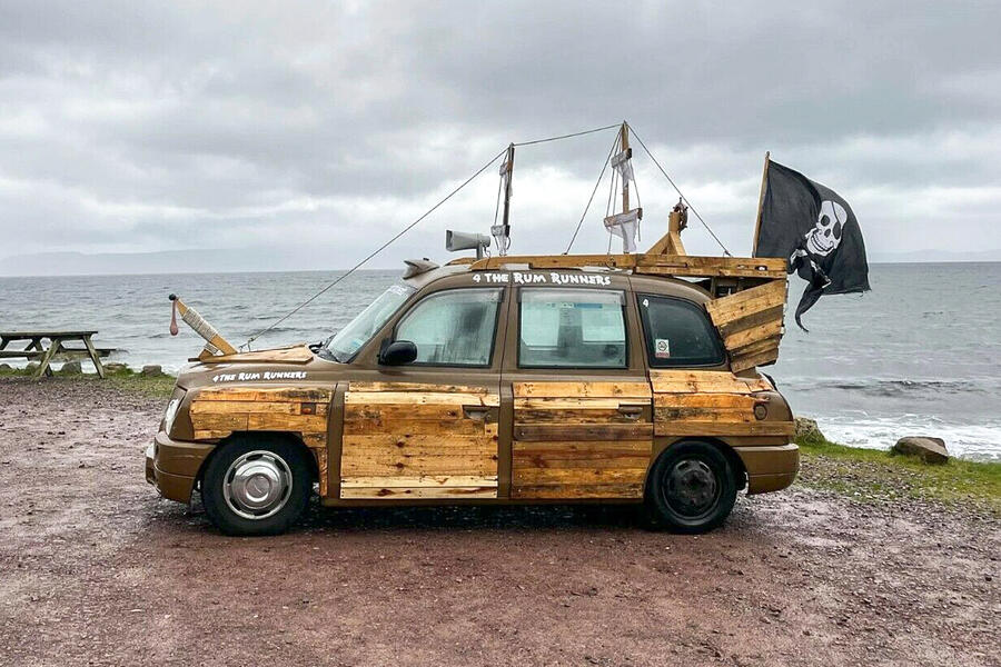 91 Austin fx4 pirate ship side profile