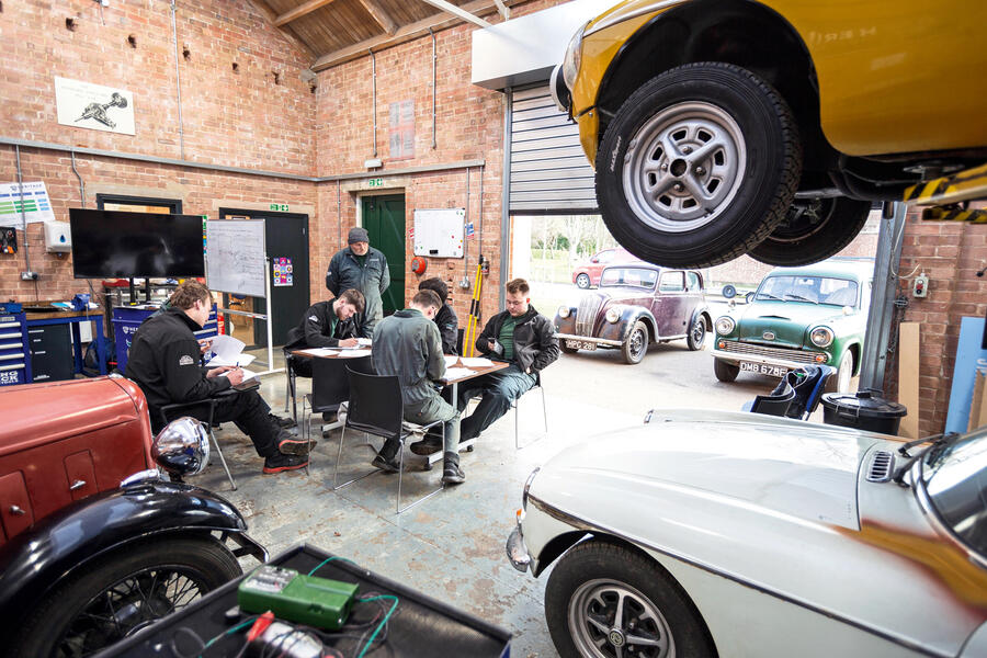 92 Bicester motion garage