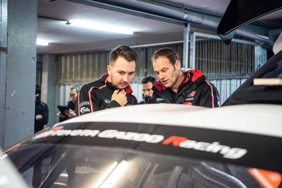 92 Btcc officials meeting christian with ingram