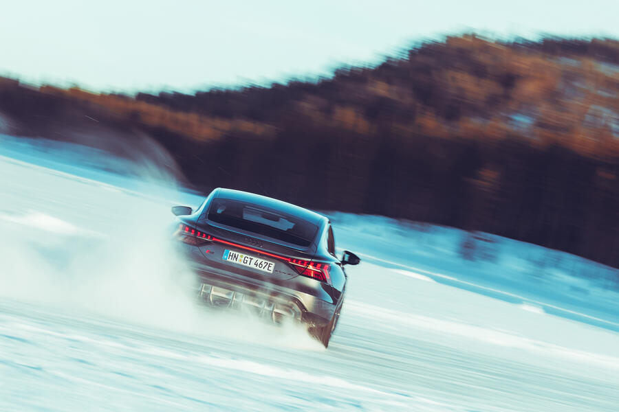 93 Audi e tron gt drifiting