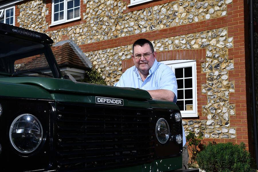 93 Keeping up with the neighbours defender