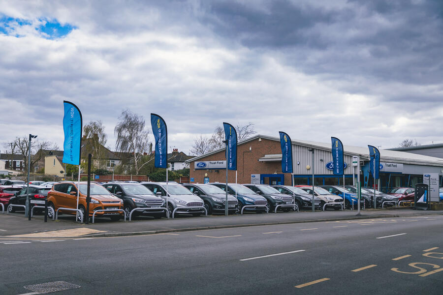 94 Uk car showroom ce cars 0