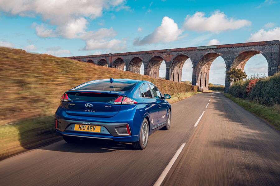 95 Hyundai kona electric ioniq electric onto 03