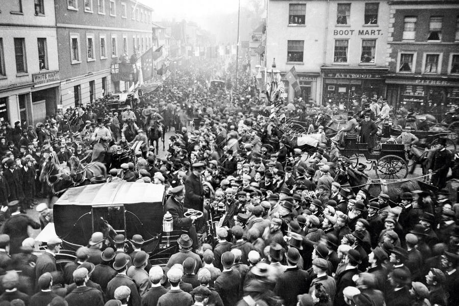 97 Autocar first london to brighton feature crowds