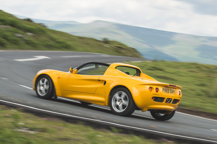 97 Lotus elise s1 rear quarter cornering