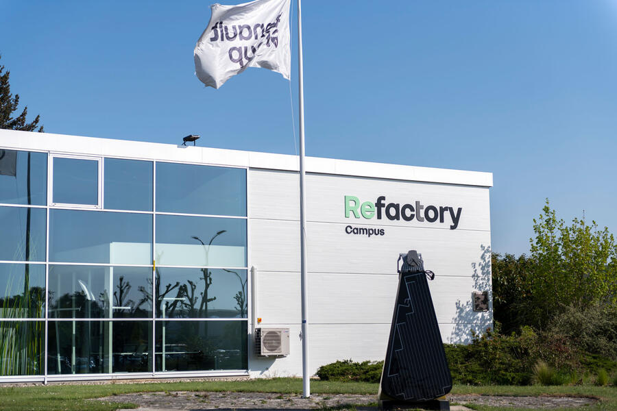 97 Renault refactory exterior