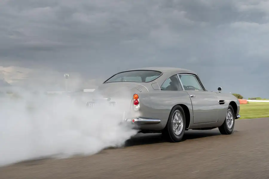 98-aston-martin-db5-goldfinger-continuation-1st-built-smoke.jpg?itok=F3pNgGgb