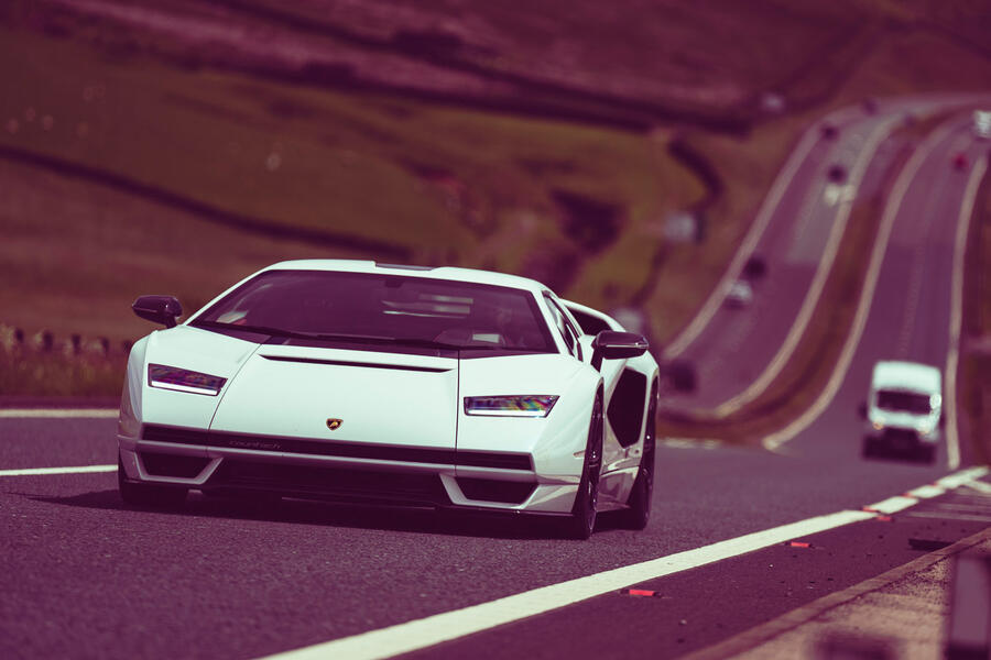 98 Lamborghini countach 2022 front