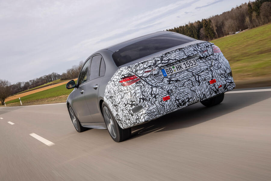 98-mercedes-benz-c-class-2021-prototype-ride-hero-rear.jpg?itok=gtlXZhVl