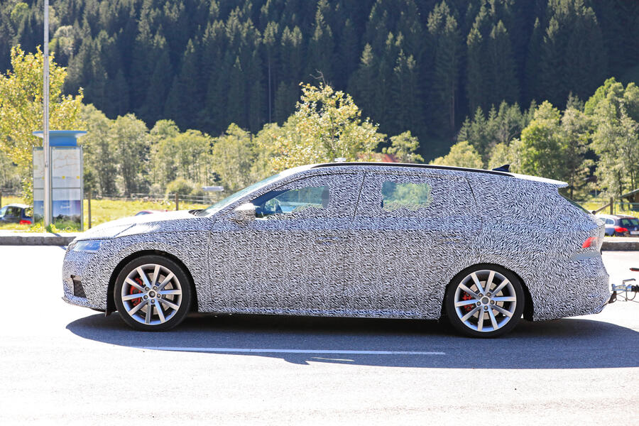 新一代 Skoda Octavia vRS 将配备更多动力和混合动力选项