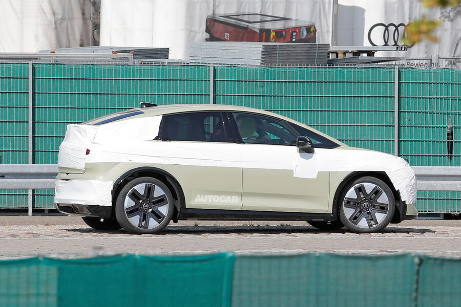 Audi A2 e-tron in camo – side