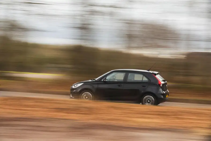 MG 3 driving â€“ side