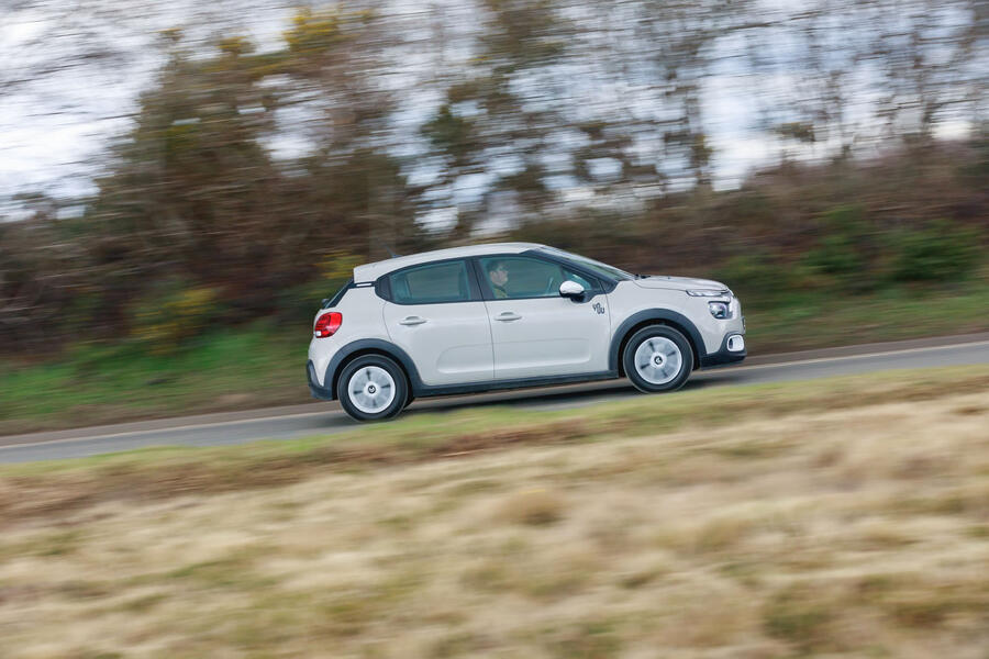 Citroen C3 driving â€“ side