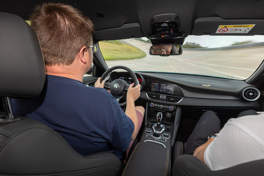 Alfa Romeo Giulia Quadrifoglio 2023