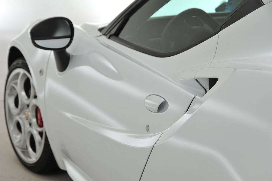 Alfa romeo 4c side profile