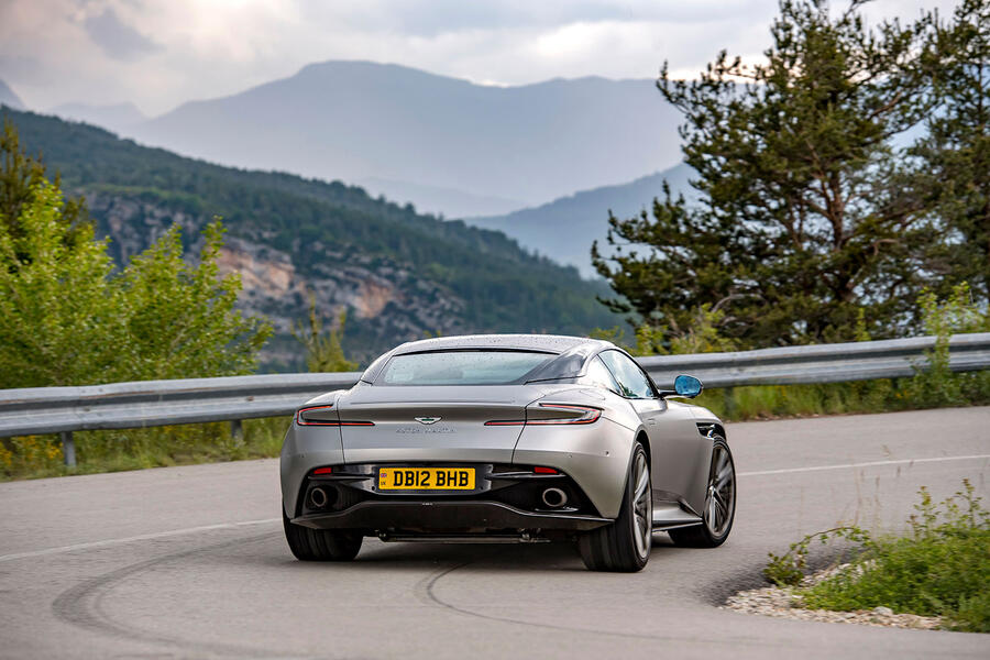 aston martin db12 : essai 2023 