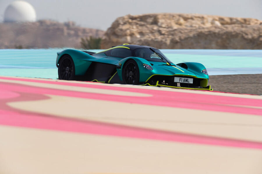 Aston martin valkyrie 2023 34 0