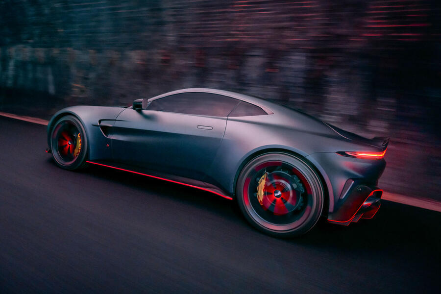 Aston Martin Vantage S side tracking