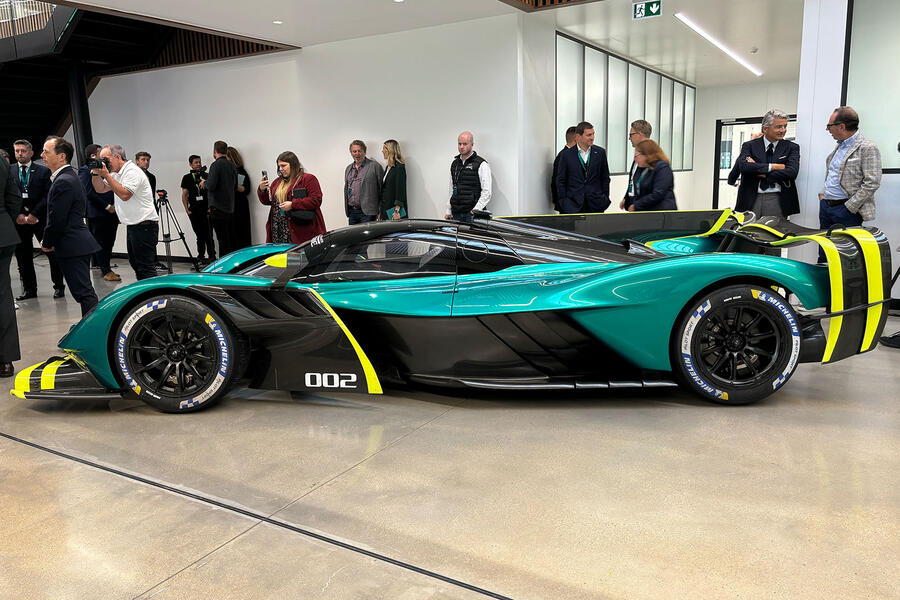 Aston Martin Valkyrie AMR Pro, Porsche Cayenne Turbo GT, Volvo