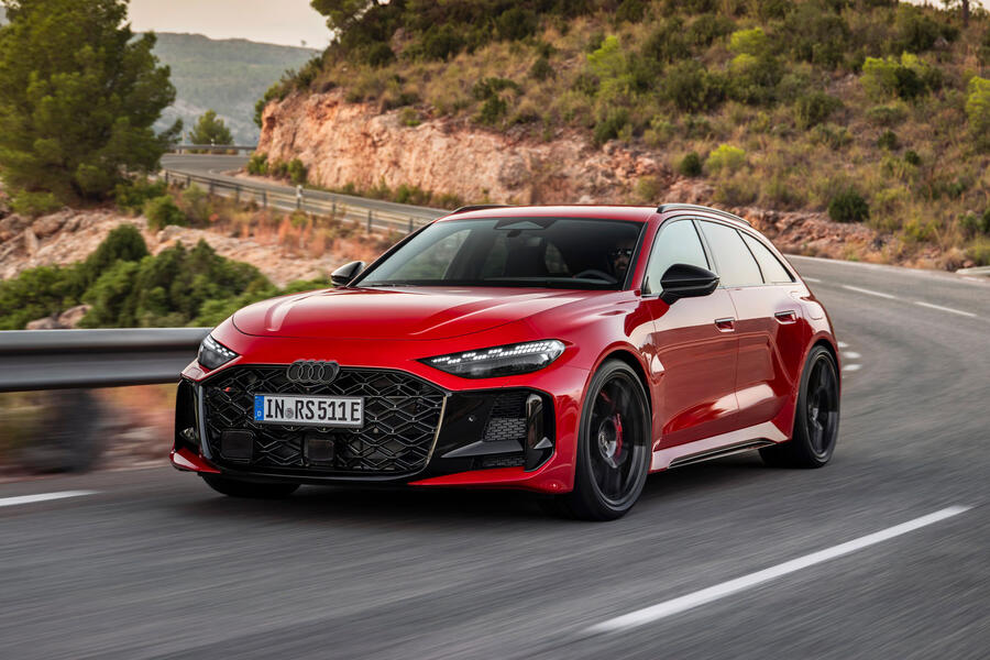 Audi RS5 Avant front quarter tracking