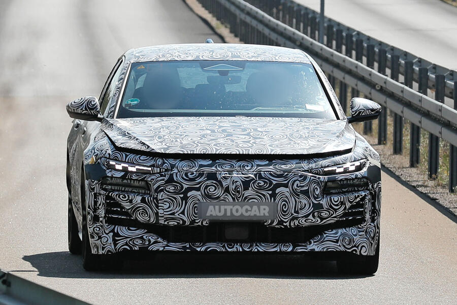 Audi RS6 E-tron front tracking – camo