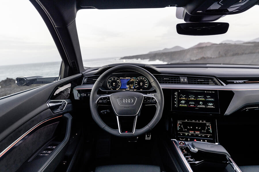 Audi sq8 e tron 07 dashboard