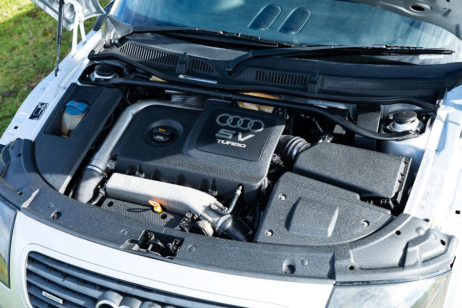 Audi tt engine bay