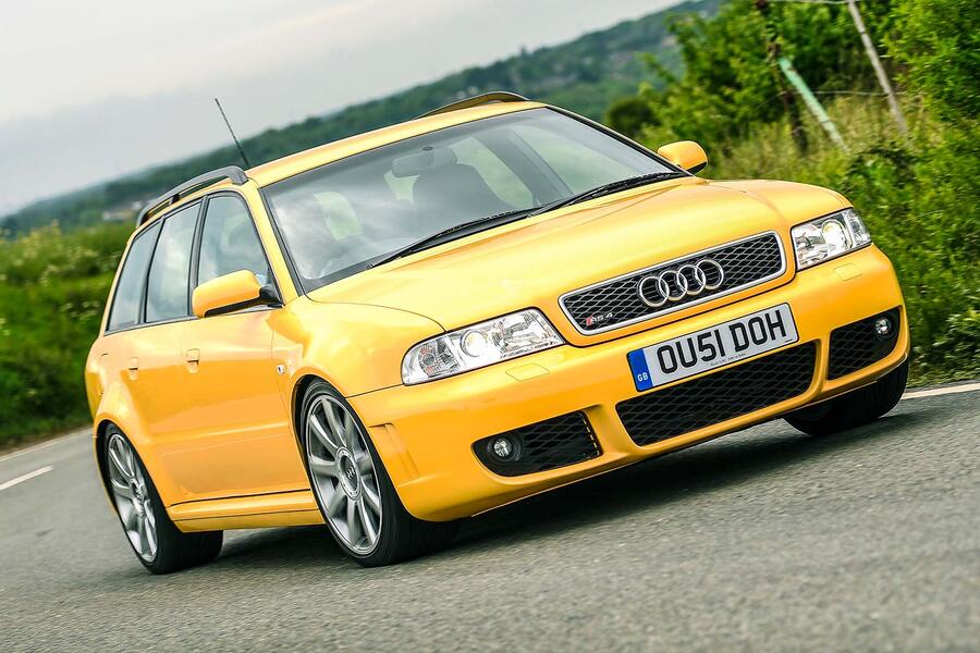 Audi rs4 avant front three quarter 0