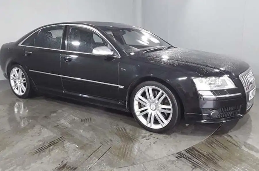 Audi s8 1