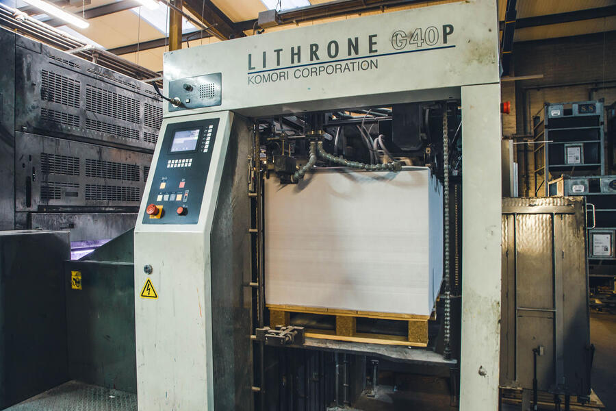 Printing Autocar – paper rolling down production line