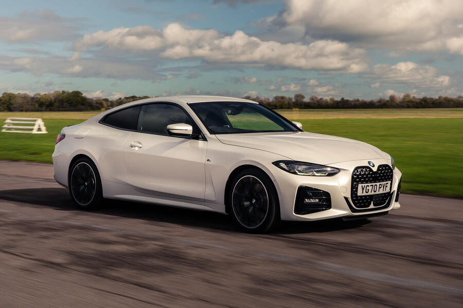 Bmw 4 series 2022 front quarter tracking