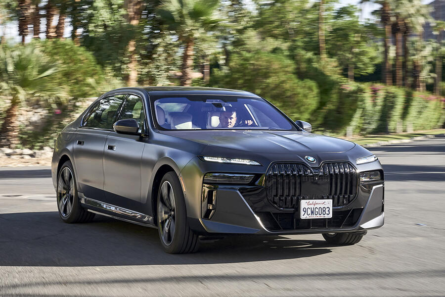 Bmw i7 04 front tracking