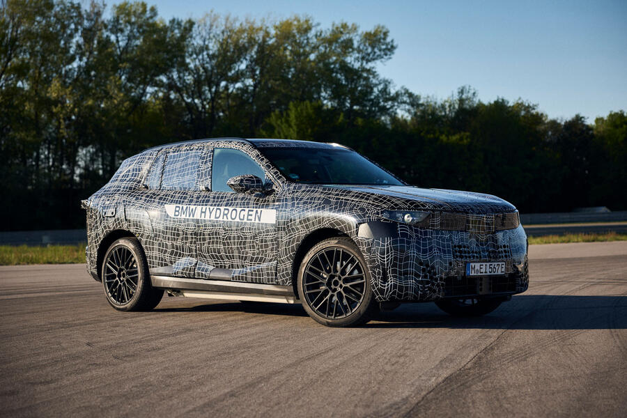 BMW iX5 Hydrogen in camo