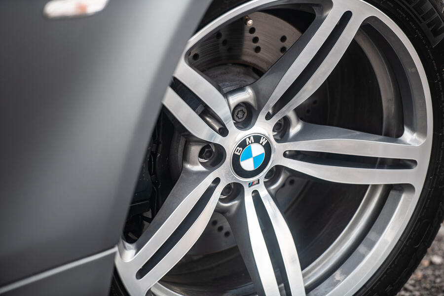 Bmw m5 e60 wheel