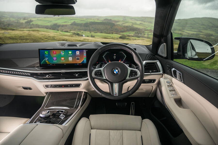 Bmw x7 review 2023 09 dash