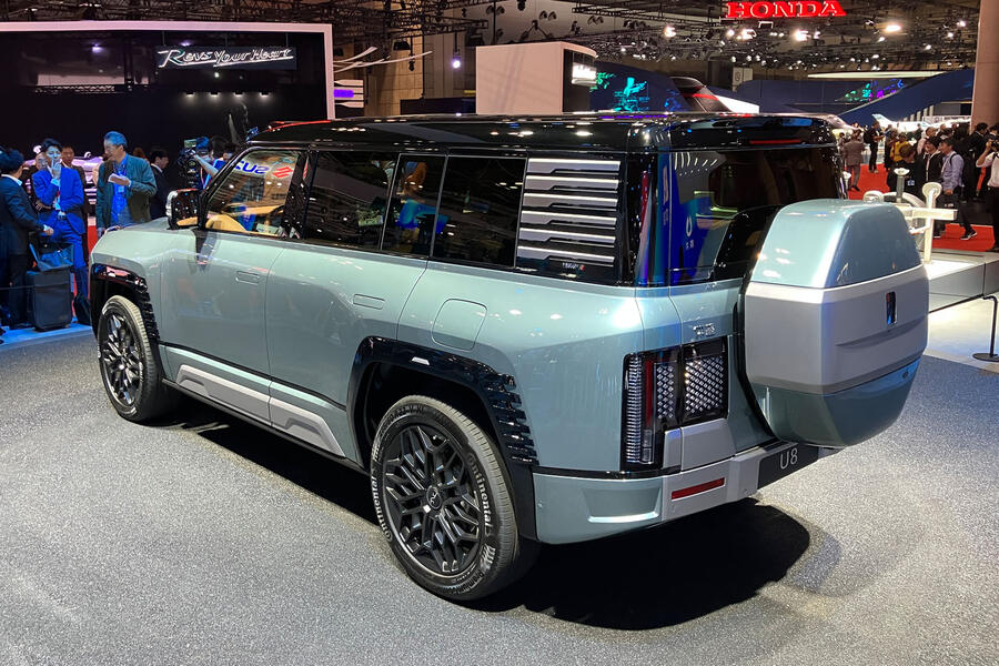 Tokyo motor show 2023 – Yangwang U8 rear quarter