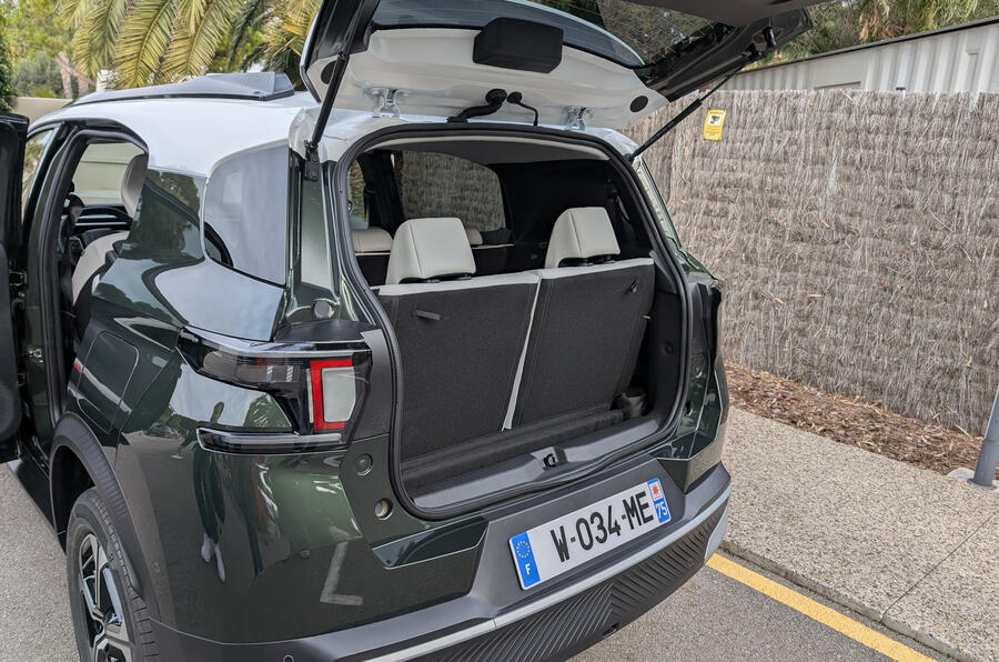 c3 aircross 7 seats rear