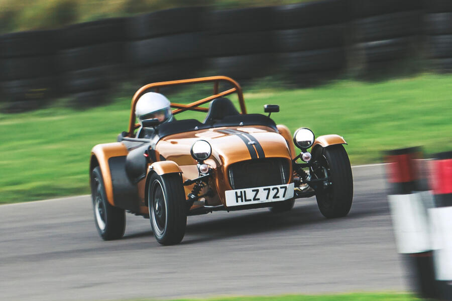 Caterham Seven 170R powersliding