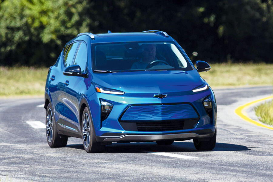 Chevrolet bolt euv front quarter tracking 2022
