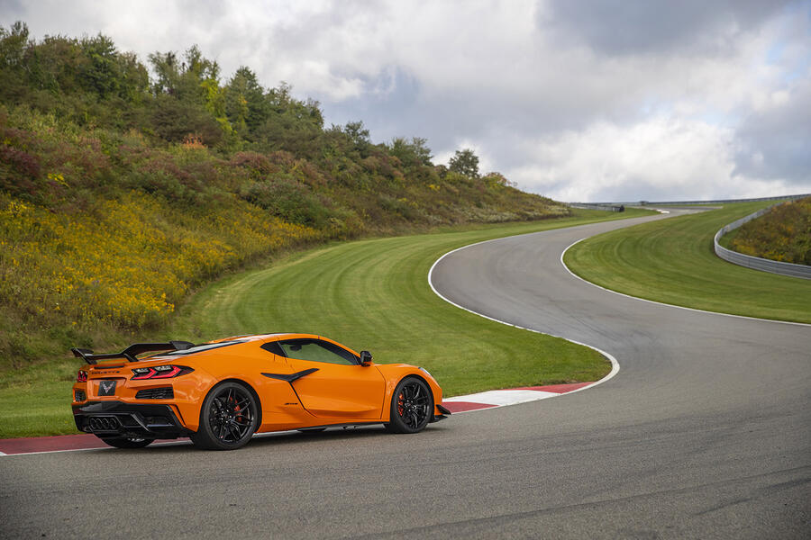 Chevrolet corvette z06 05 side panning