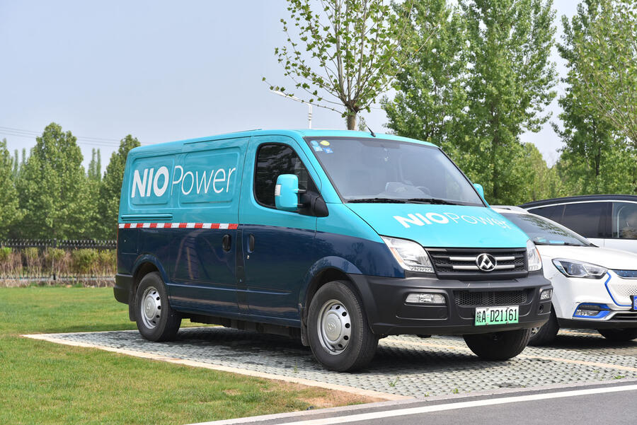 Nio minivan deals