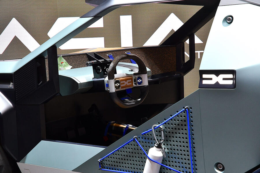 Dacia manifesto paris motor show 06 dashboard
