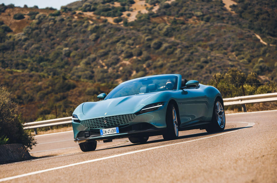 Ferrari Roma Spider â€“ front sliding