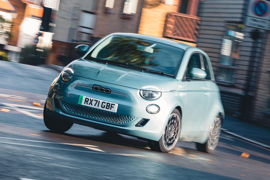 Fiat 500 front quarter tracking 2022