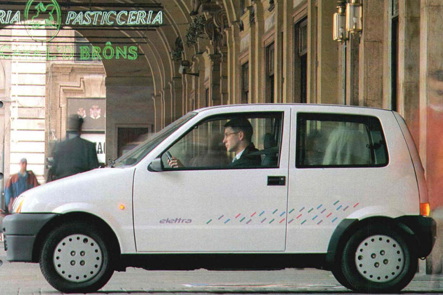 Lateral do Fiat Cinquecento Elettra