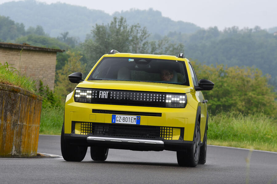 Fiat Grande Panda front quarter tracking