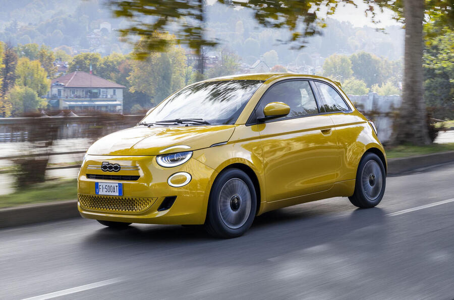 Fiat 500 Hybrid 2026 front quarter tracking
