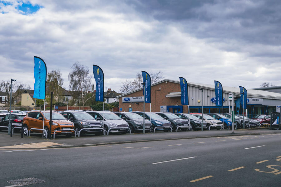 Ford dealer forecourt 2021