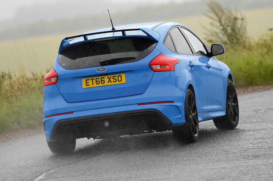 Ford focus rs mk3 rear quarter cornering